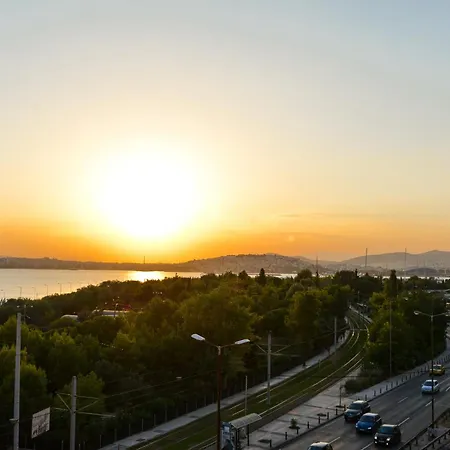 Athenian Riviera Beach Front Apartment 2 Minutes From Tram Stop Exterior foto