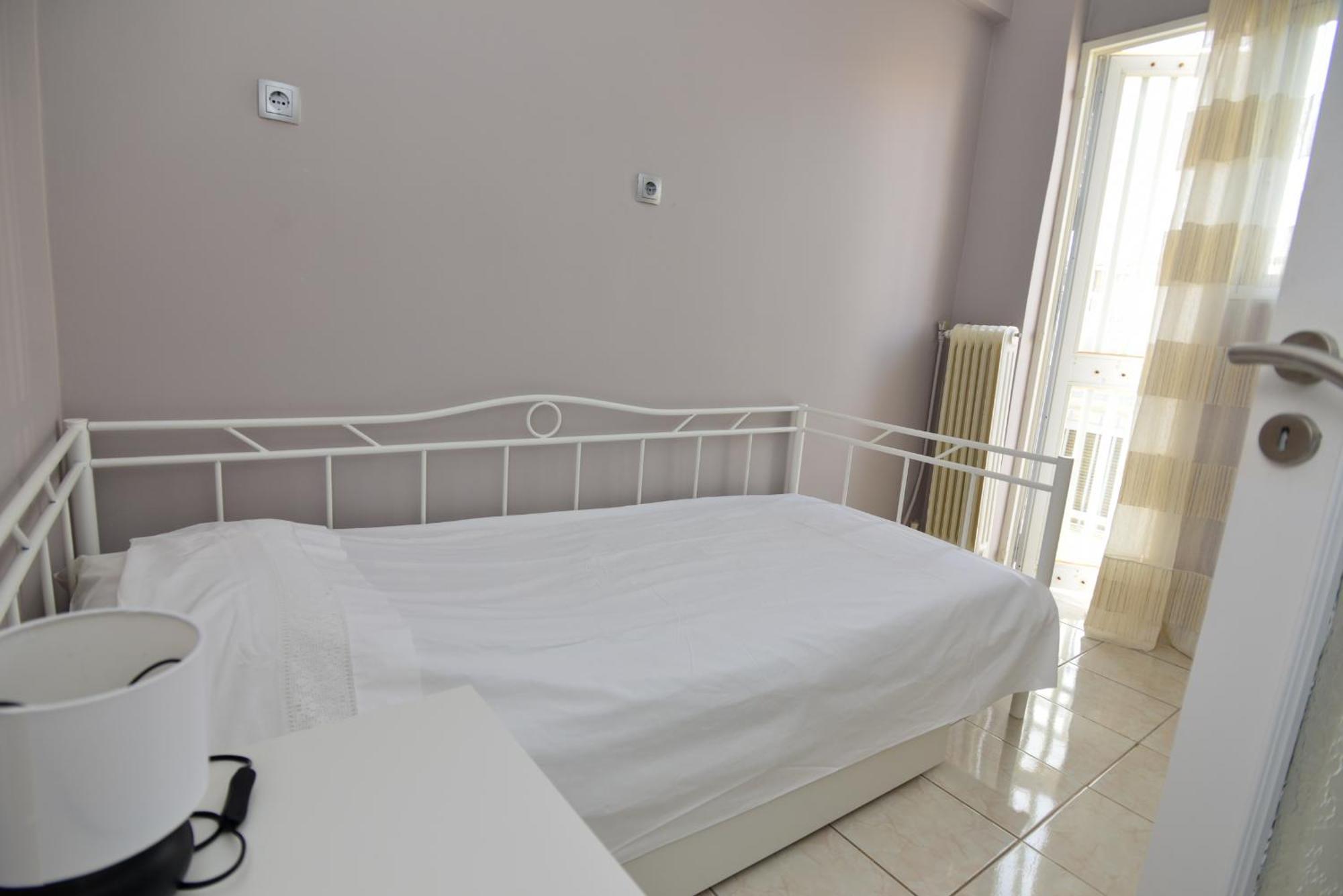 Athenian Riviera Front 2 Minutes From Tram Stop 公寓